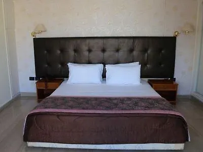 Charles Hotel Beirut 3*,